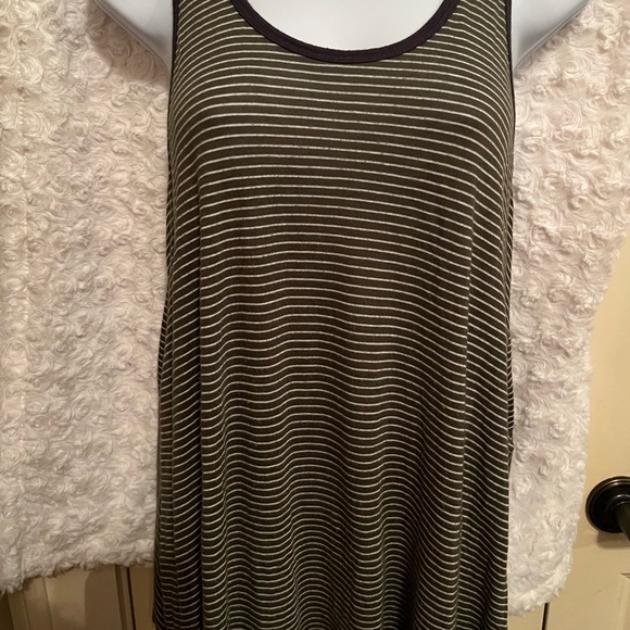 Hem & Thread Tank - Picture 1 of 8